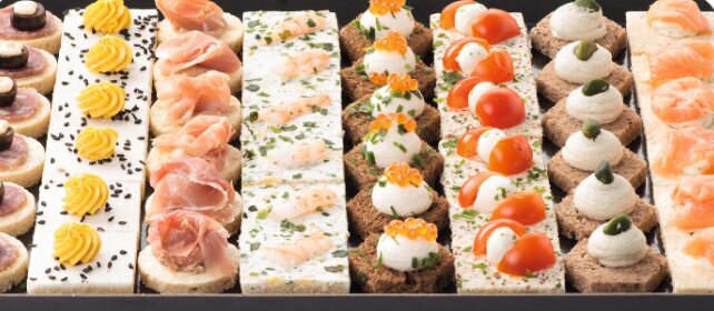 Plateau assorti de canapés